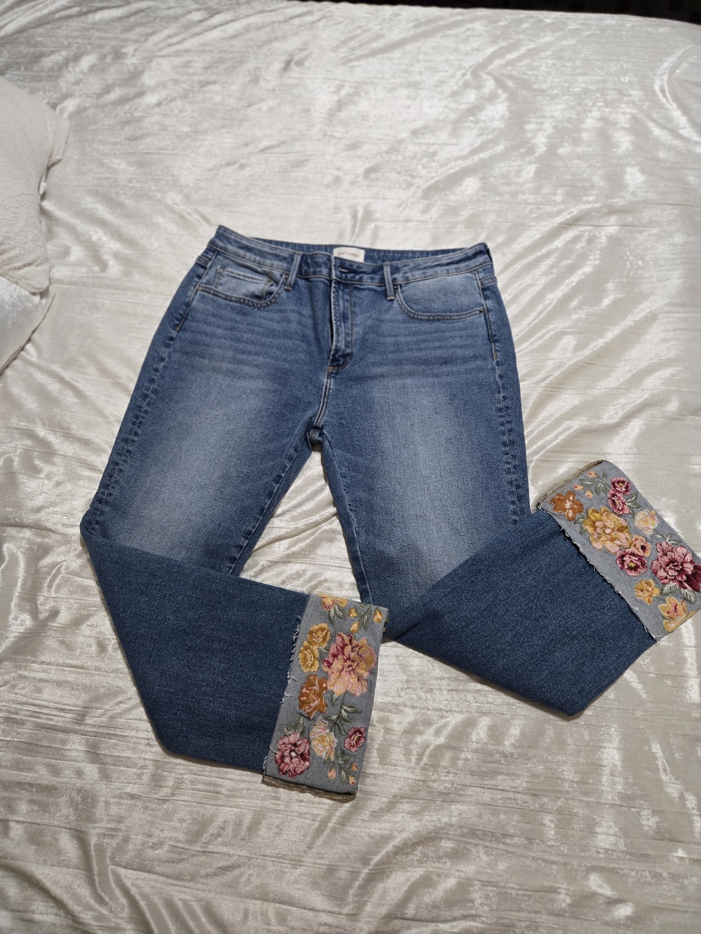 DriftWood Embroidered Cuff Jeans Size 14 EUC